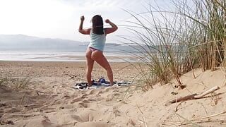 I filmed a curvy changing clothes and doing Exercises on the Beach